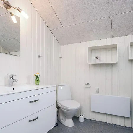 6 Person In Bjert * Binderup Strand