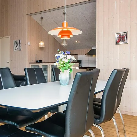 6 Person In Bjert Binderup Strand